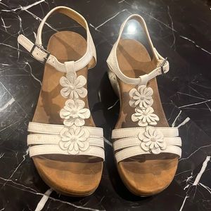 Bjorndal Girls Sandals White Size 6 Flower Buckle